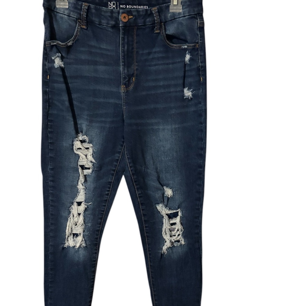 No Boundaries Women’s Distressed Blue Jeans